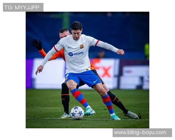 德天空报道莱万不愿在一月离开巴萨坎塞洛交易中未考虑他